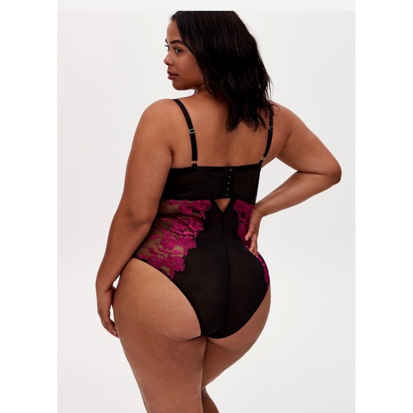 Torrid Curve Black Mesh Magenta Pink Floral Embroidered Bodysuit Underwire Sz 2 - Picture 2 of 7